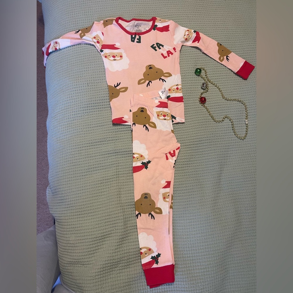 Carter’s Christmas Pajama Set 
5/5A
Just worn once 
Perfect condition